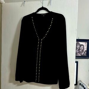 Very cute top.. dress up or down.